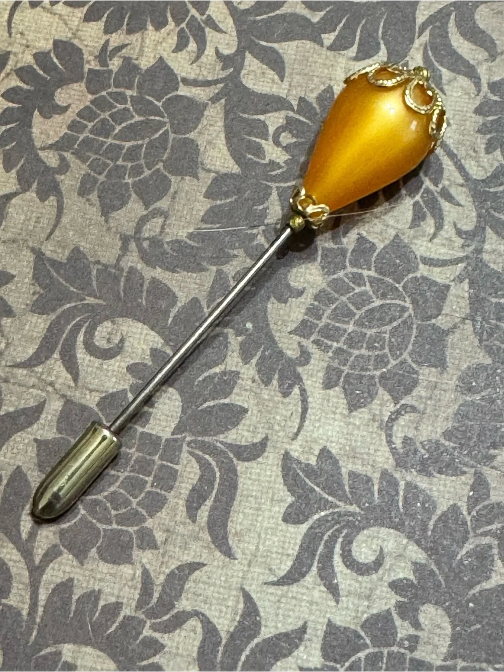 VINTAGE GOLD TONE STICK PIN